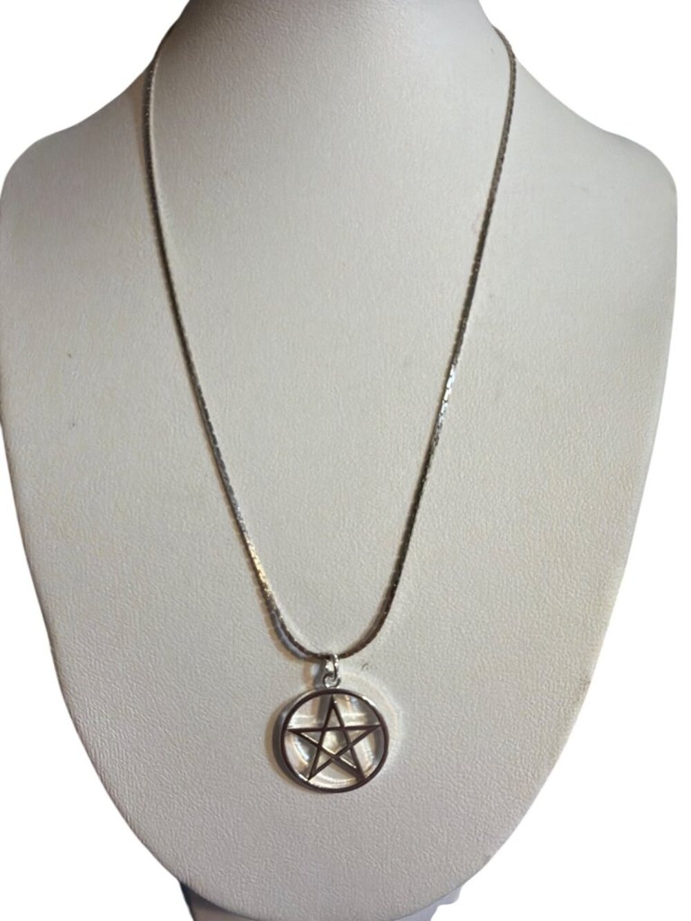 Pentagram Pendant Necklace Choker Silver Tone Chain Round Openwork 16" Light